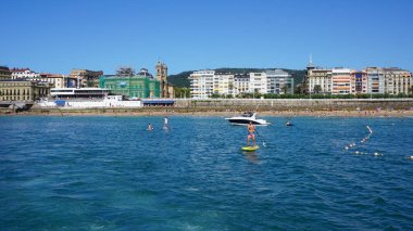 Donostia San Sebastian, Gipuzkoa, Bask Bölgesi, İspanya, 25 Ağustos 2020: Donostia San Sebastian Körfezi manzarası.