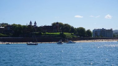 Donostia San Sebastian, Gipuzkoa, Bask Bölgesi, İspanya, 25 Ağustos 2020: Donostia San Sebastian Körfezi manzarası.