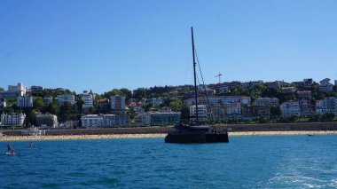 Donostia San Sebastian, Gipuzkoa, Bask Bölgesi, İspanya, 25 Ağustos 2020: Donostia San Sebastian Körfezi manzarası.