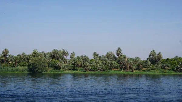 尼罗河景观从Edfu到Kom Ombo途中的游轮 — 图库照片