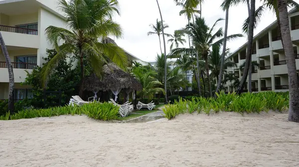 多米尼加共和国蓬塔卡纳 2023年8月22日 为准备热带风暴富兰克林抵达多米尼加共和国蓬塔卡纳海滩而收集的吊床 — 图库照片