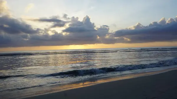2023年8月29日 多明尼加共和国蓬塔卡纳Uvero Alto的一个加勒比海滩上美丽的日出 — 图库照片