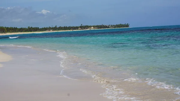 Paisagem Ensolarada Uma Bela Praia Caribenha Uvero Alto Punta Cana — Fotografia de Stock