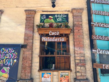 Bogota, Kolombiya, 17 Kasım 2023: Bogota, Kolombiya 'daki La Candelaria mahallesinin görüntüleri