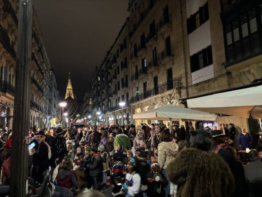 Donostia San Sebastian, Bask Ülkesi, İspanya, 3 Şubat 2024: Donostia San Sebastian 'da bakır işçileri dansının kutlaması