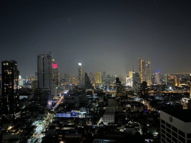 Işıklı Bangkon gece silueti