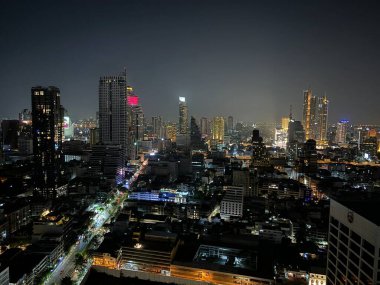 Işıklı Bangkon gece silueti