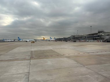 Madrid, İspanya, 13 Şubat 2024: Madrid Barajas Havaalanı uçakları