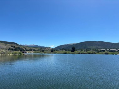 Keystone, Colorado, ABD 'deki Snake River Arm Gölü manzarası