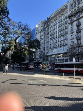 Şehirde inşaat var.