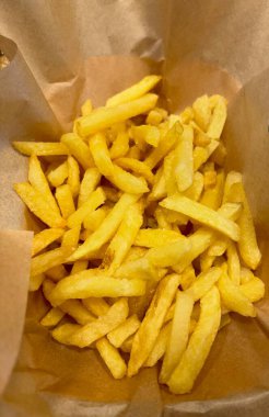 Bask bölgesinde Orio 'da bir restoranda patates kızartması.