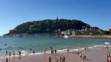 Bask bölgesindeki kumsalda