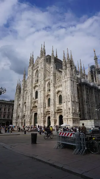 Milan, İtalya, 14 Haziran 2024: İtalya 'daki Milan Katedrali veya Duomo de Milan manzarası