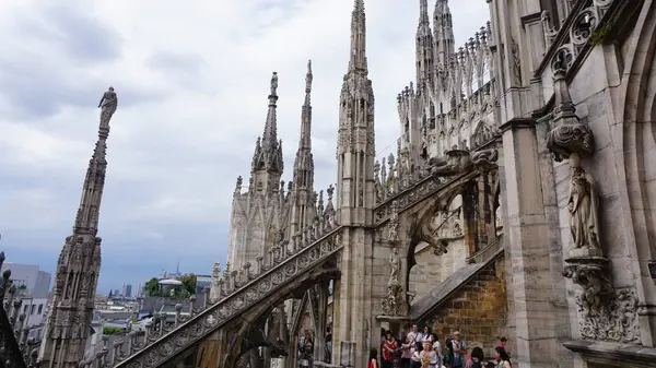 Milan, İtalya, 14 Haziran 2024: İtalya 'daki Milan Katedrali veya Duomo de Milan manzarası