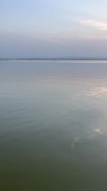 Gölde gün batımı