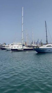 Güzel limasol marinası.