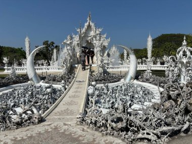 Chiang Rai, Tayland, 20 Şubat 2024: Chiang Rai, Tayland, Asya 'daki Beyaz Tapınak