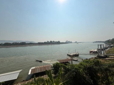 Altın Üçgen 'deki Mekong Nehri' nin manzarası, Myanmar, Laos ve Tayland sınırı.