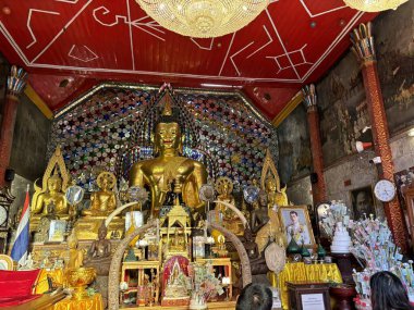 Chiang Mai, Tayland, 21 Şubat 2024: Wat Pha Lat ve Wat Phra Doi Suthep tapınakları Chiang Mai, Tayland, Asya