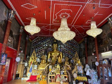 Chiang Mai, Tayland, 21 Şubat 2024: Wat Pha Lat ve Wat Phra Doi Suthep tapınakları Chiang Mai, Tayland, Asya