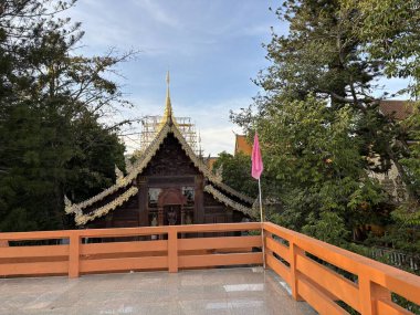 Chiang Mai, Tayland, 21 Şubat 2024: Wat Pha Lat ve Wat Phra Doi Suthep tapınakları Chiang Mai, Tayland, Asya