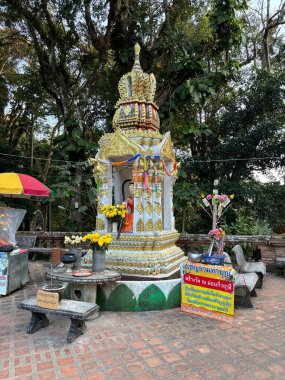 Chiang Mai, Tayland, 21 Şubat 2024: Chiang Mai, Tayland, Asya 'da Wat Pha Lat ve Wat Phra' nın tapınakları