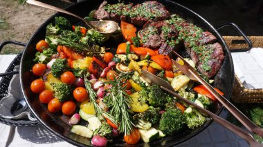 Estonya 'nın Lne-Viru ilçesi Haljala belediyesinde yer alan Ksmu ormanlarında fantastik piknik