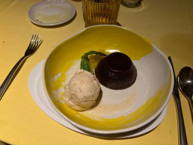 Lokantada lezzetli yemekler