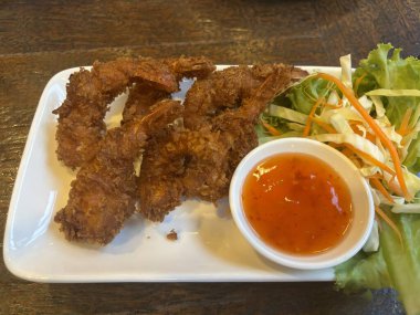 Sebzeli tavuk kanadı kızarmış