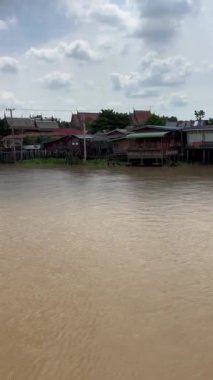 Nehirden akan su, Tayland 'da, Güneydoğu Asya' da