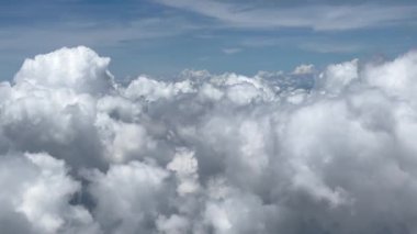 Bulutlar ve gökyüzü uçaktan