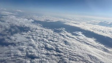 Gökyüzü ve bulutların havadan görünüşü