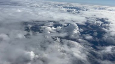 Uçak penceresinden hava görüntüsü