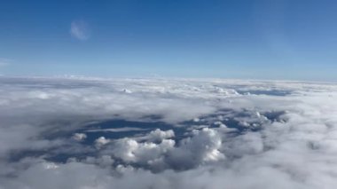 Uçak penceresinden hava görüntüsü