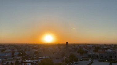 Özbekistan, Orta Asya 'daki İpek Yolu üzerindeki Khiva şehrinde günbatımı