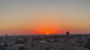 Özbekistan, Orta Asya 'daki İpek Yolu üzerindeki Khiva şehrinde günbatımı