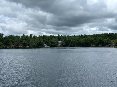 Birleşik Devletler ve Kanada arasındaki sınırda 1000 ada manzarası