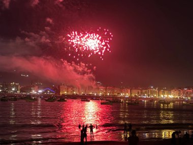 Donostia-San Sebastian havai fişekleri Ondarreta sahilinden görüldü