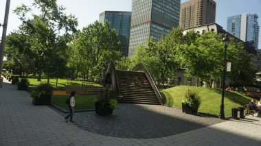 Montreal, Quebec, Kanada, 22 Temmuz 2025: Güneşli bir yaz gününde Montreal silueti