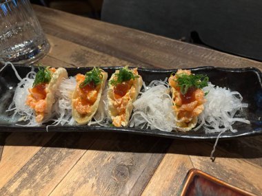 Lezzetli yiyeceklere yakın.