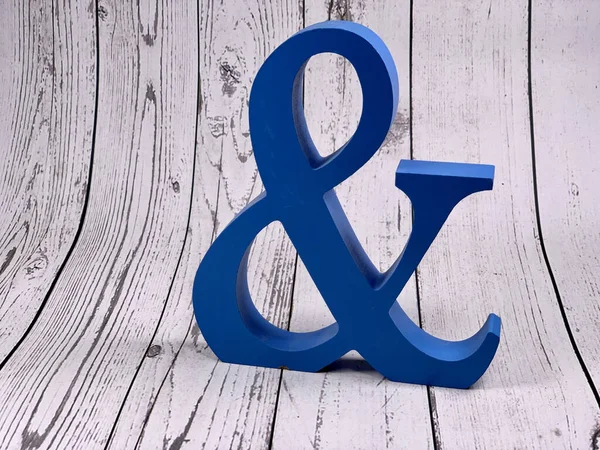 Model Wooden Three Dimensional Character Ampersand Blue Background Ampersand Letter — Stock Photo, Image