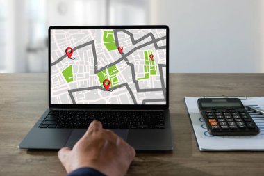 GPS route destination Maps require the use of GPS online mapping in the car, which controls the navigator for GPS tracking.