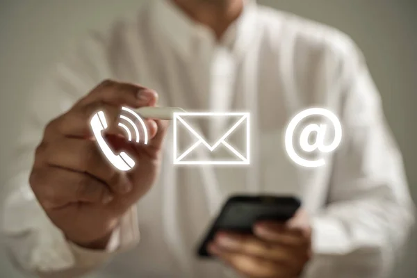 Kapcsolat Ügyfélszolgálat Hotline Emberek Connect Üzletember Megható Telefon Alkalmazás Ellenőrzés — Stock Fotó