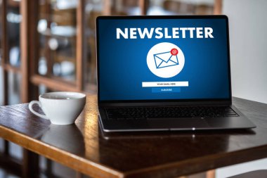 adam kayıt sayfası haber bülteni kavramı tablet üzerinde ve akıllı telefon ekranı cep telefonunda