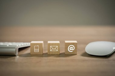 CONTACT US (Müşteri Destek Hattı insanları Bağlantı) telefon uygulaması mavi arkaplan