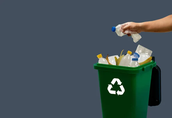 Tangan Orang Yang Memegang Kantong Sampah Tempat Sampah Lingkungan Makanan — Stok Foto