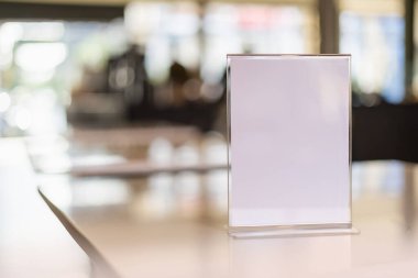 Stand Mock Up Menü çerçeve kartı bulanık arkaplan tasarım anahtar görsel düzeni cafe
