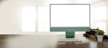 Masasında boş ekran olan dizüstü bilgisayar. reklam metniniz için boş kopya alanı ekran ile dekorasyonlu oda ve uzay bilgisayarını kopyala