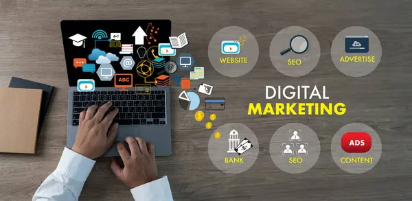 Tablet Using Online Businessman Using Digital Marketing Analysis Ψηφιακή Βελτιστοποίηση Εικόνα Αρχείου