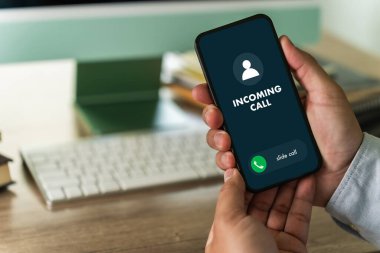 Smartphone arayüzü iletişimine gelen arama ekranda